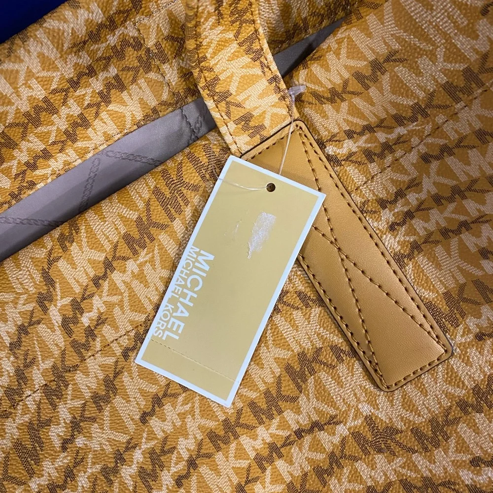 NEW AUTHENTIC Michael Kors extra large tote/overnight bag